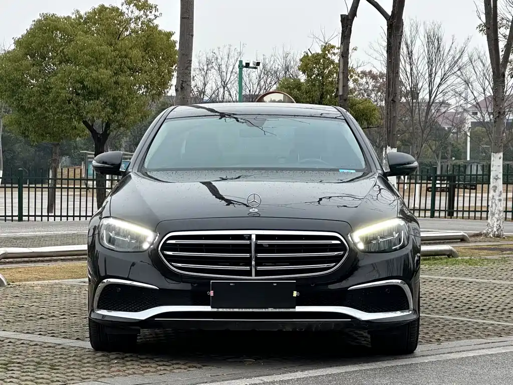 Mercedes-Benz E-Class — фото 2