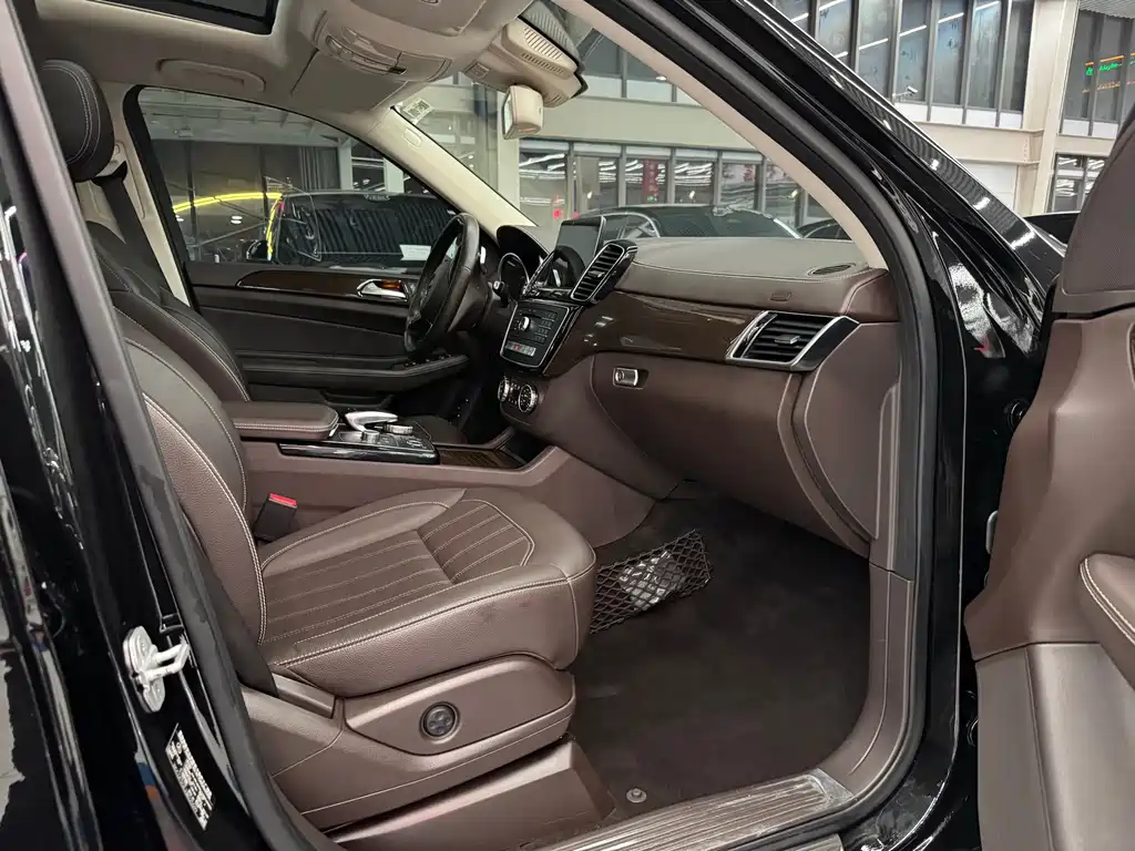 Mercedes-Benz GLS — фото 11
