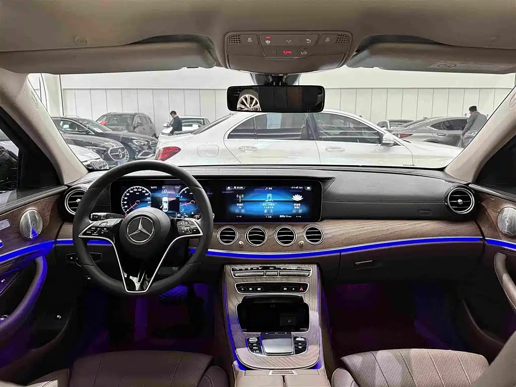 Mercedes-Benz E-Class — фото 18