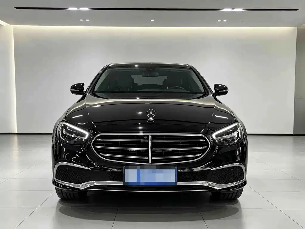 Mercedes-Benz E-Class — фото 2
