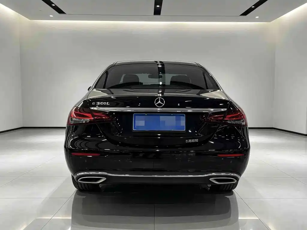 Mercedes-Benz E-Class — фото 11
