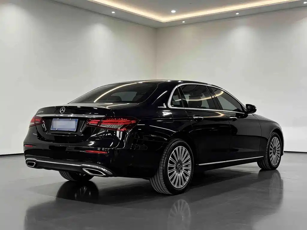 Mercedes-Benz E-Class — фото 12