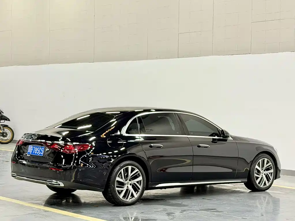 Mercedes-Benz E-Class — фото 10