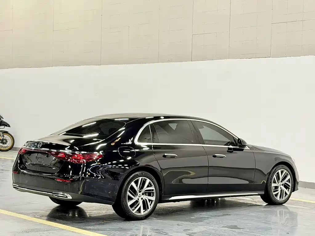 Mercedes-Benz E-Class — фото 10