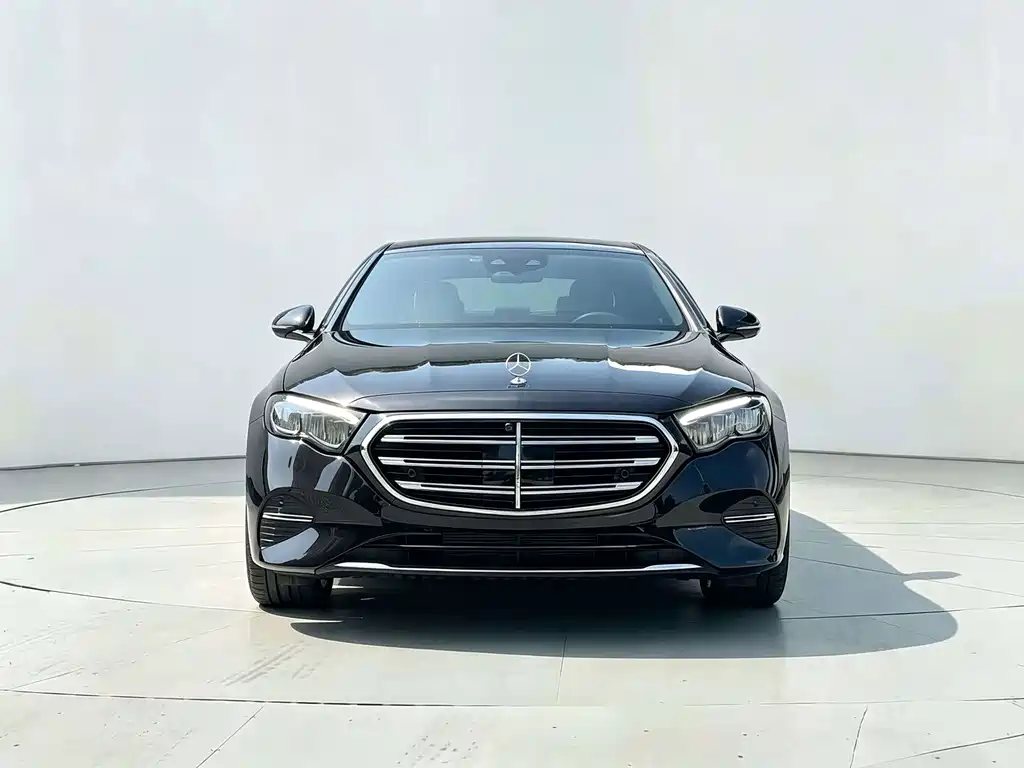 Mercedes-Benz E-Class — фото 2