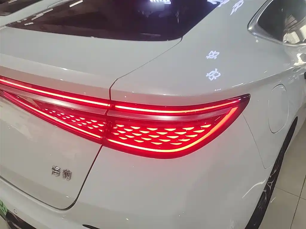 BYD Seal — фото 8
