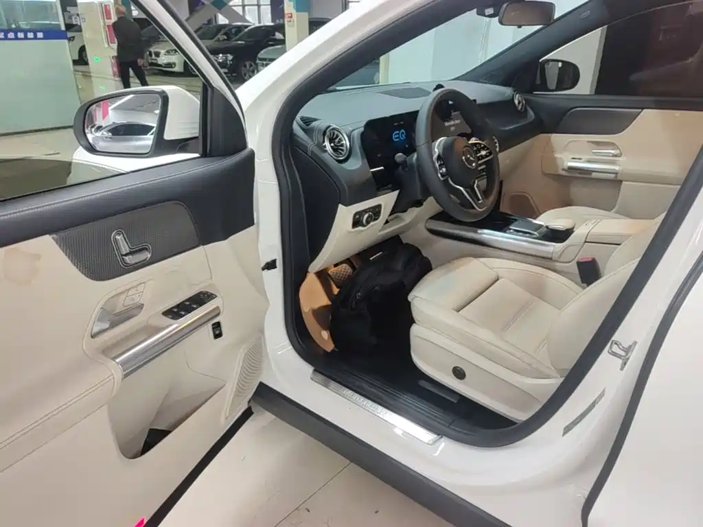 Mercedes-Benz EQA — фото 15