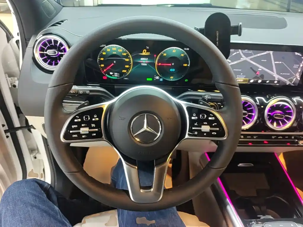 Mercedes-Benz EQA — фото 10