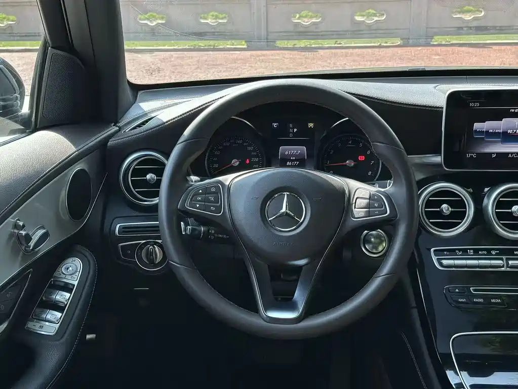 Mercedes-Benz GLC — фото 10