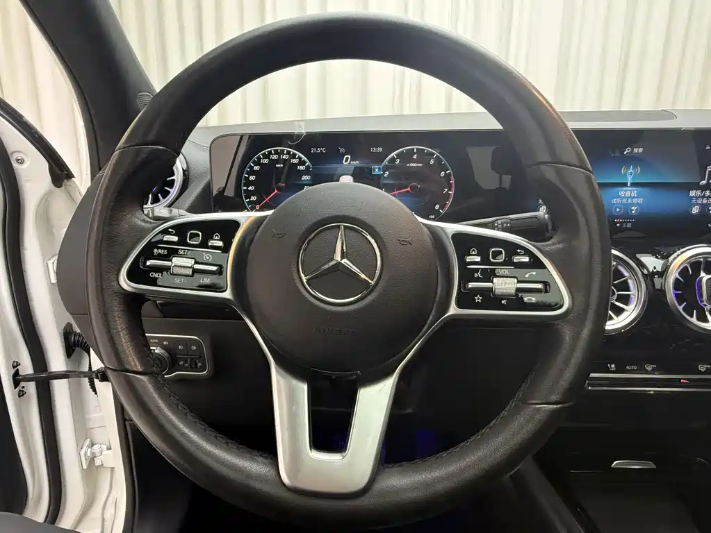 Mercedes-Benz GLA — фото 7