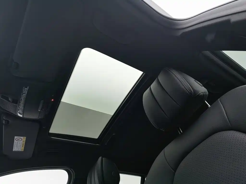 Mercedes-Benz EQC — фото 14