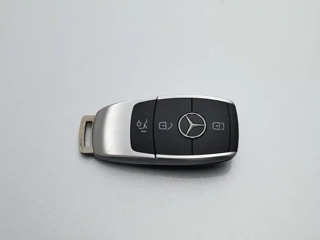 Mercedes-Benz EQC — фото 19