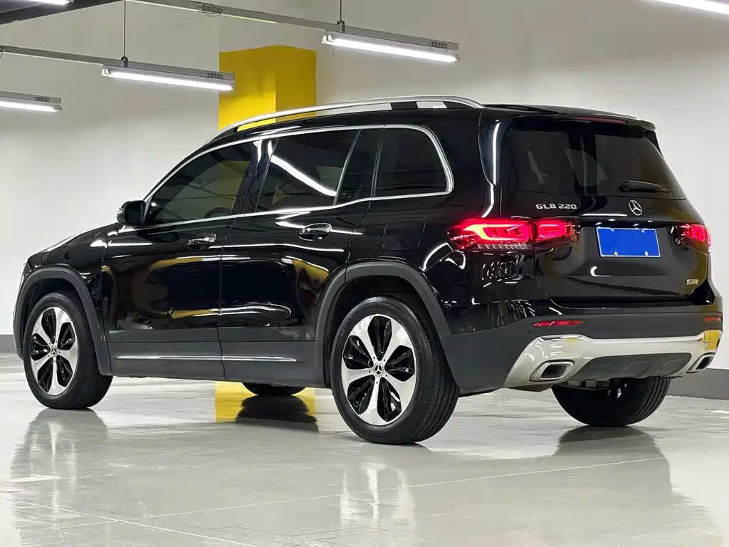 Mercedes-Benz GLB — фото 2
