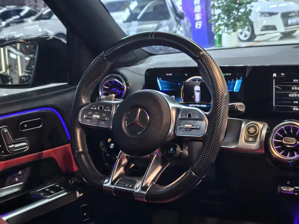 Mercedes-Benz GLB AMG — фото 9