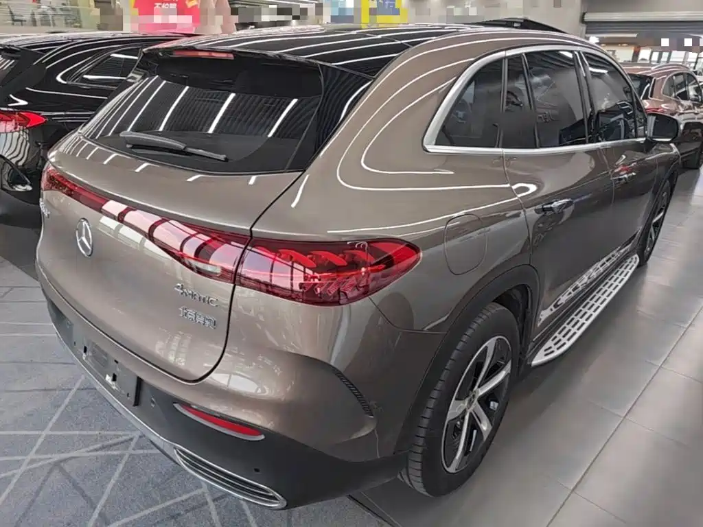 Mercedes-Benz EQE SUV — фото 6