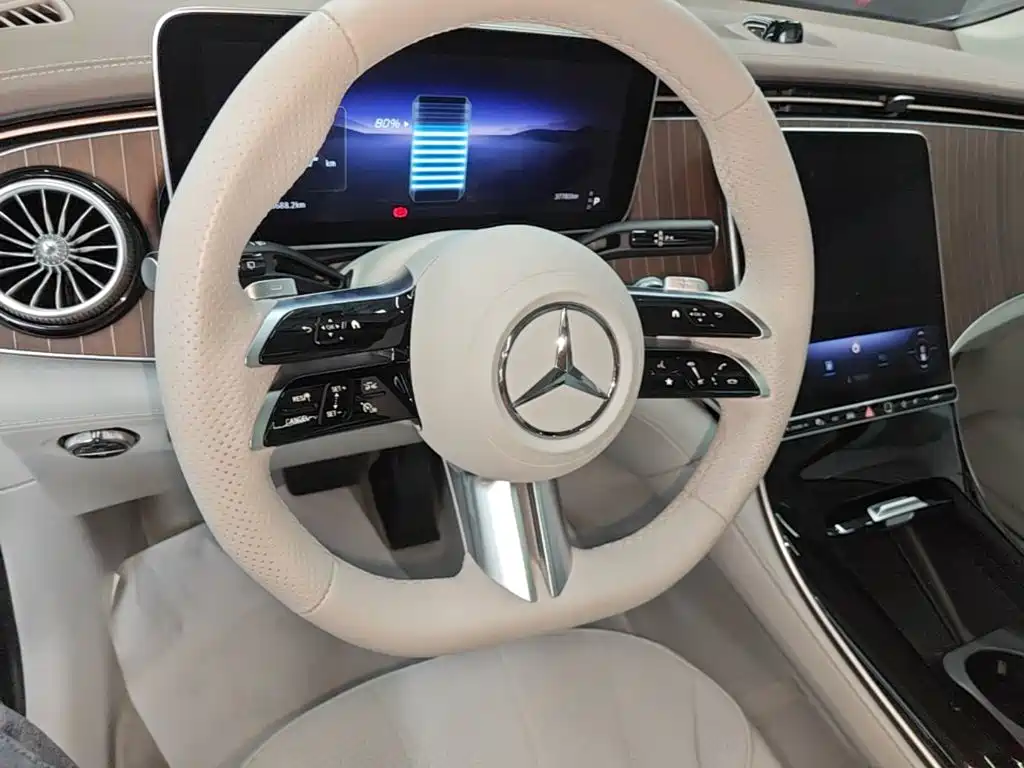 Mercedes-Benz EQE SUV — фото 10
