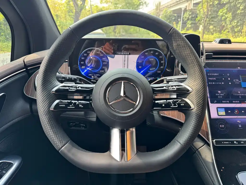 Mercedes-Benz EQE SUV — фото 10