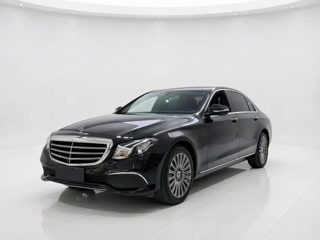 Mercedes-Benz E-Class — фото 1