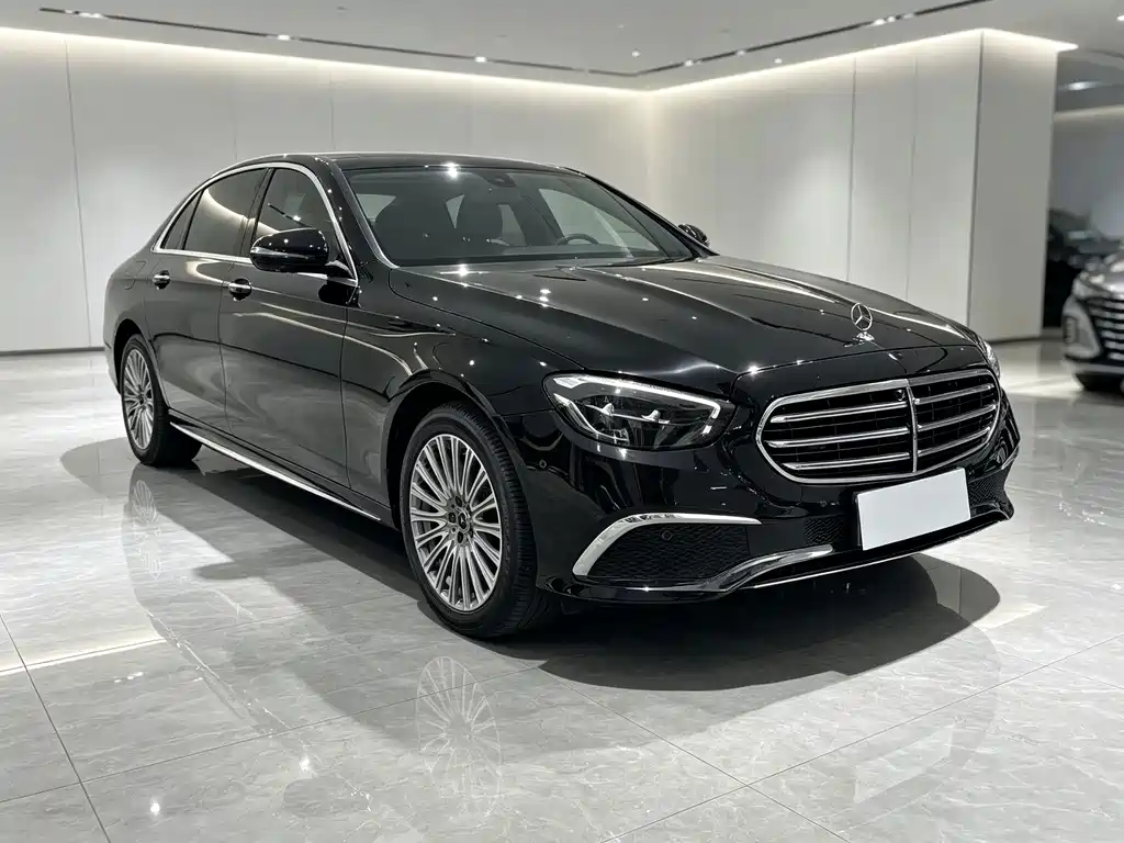 Mercedes-Benz E-Class — фото 2