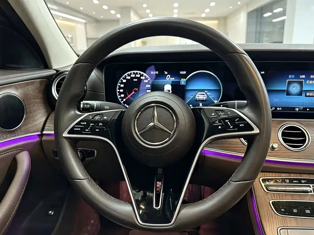 Mercedes-Benz E-Class — фото 11