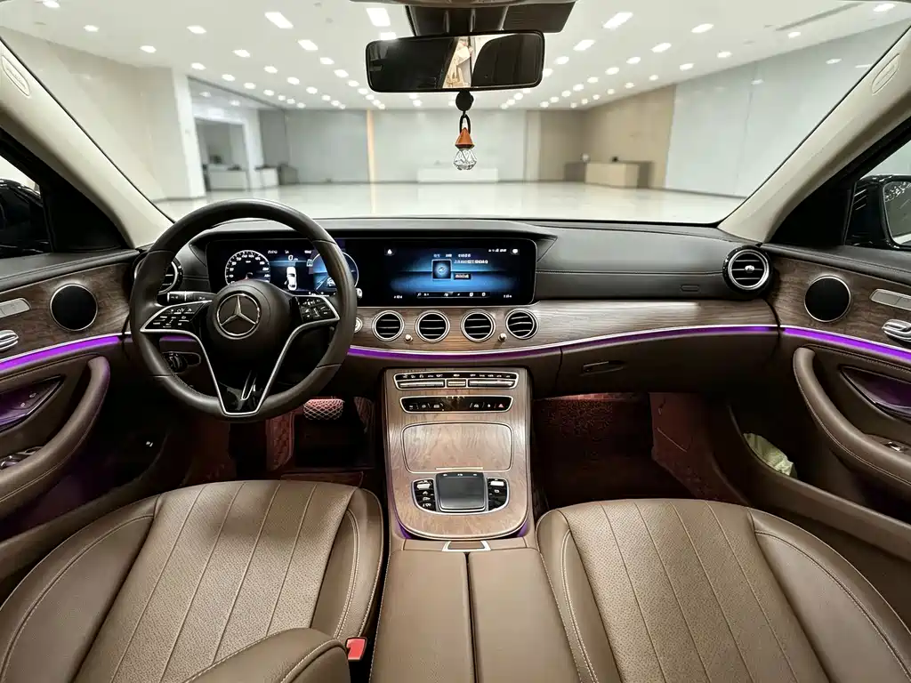 Mercedes-Benz E-Class — фото 10