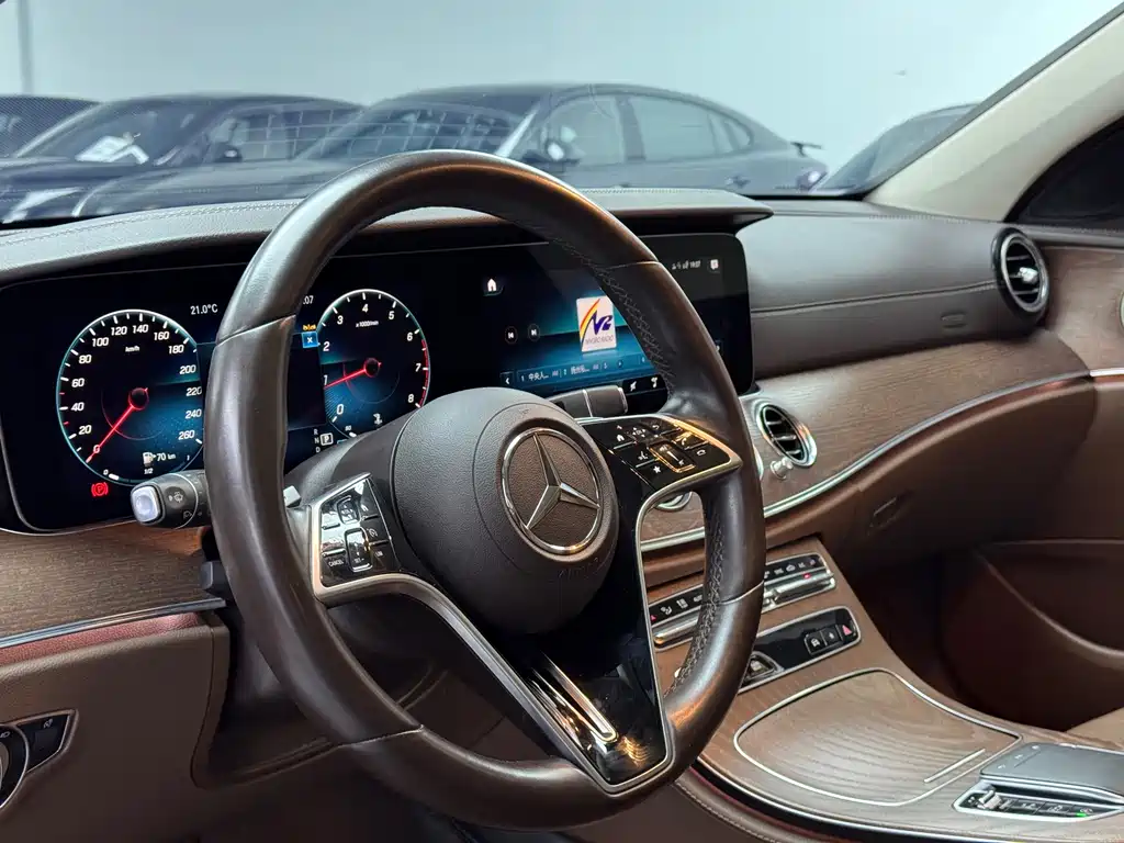 Mercedes-Benz E-Class — фото 6