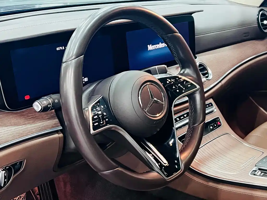 Mercedes-Benz E-Class — фото 11