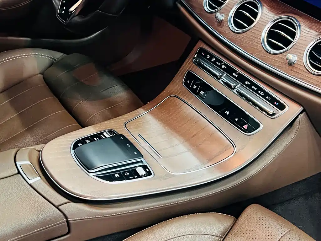 Mercedes-Benz E-Class — фото 19