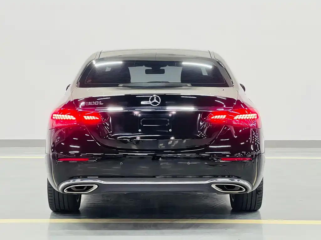Mercedes-Benz E-Class — фото 7