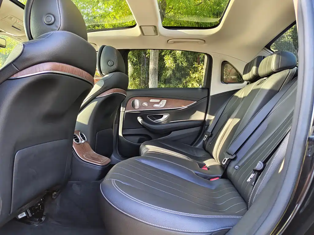 Mercedes-Benz E-Class — фото 9