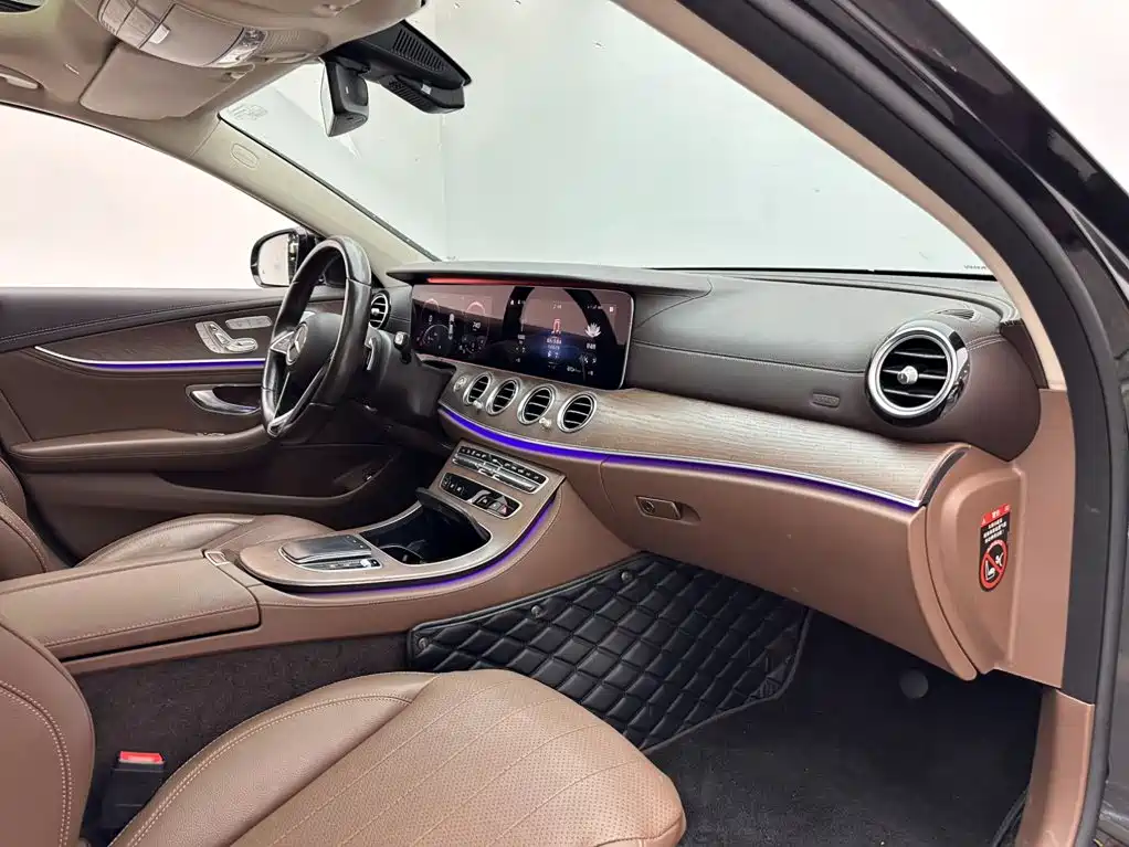 Mercedes-Benz E-Class — фото 11