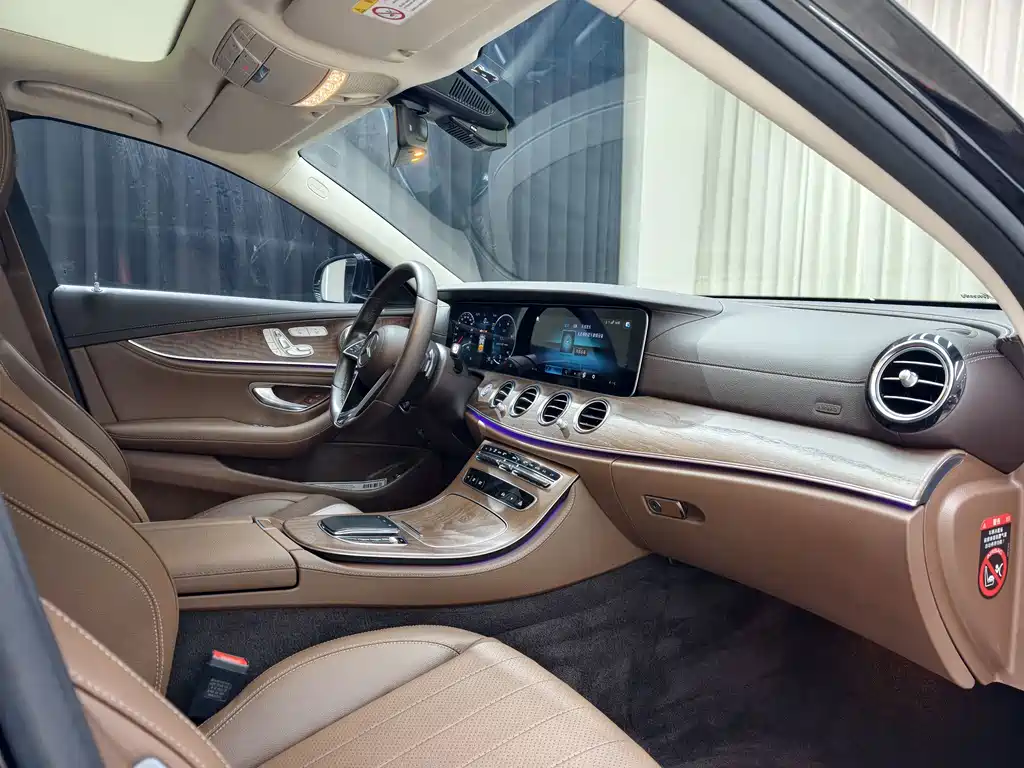 Mercedes-Benz E-Class — фото 15