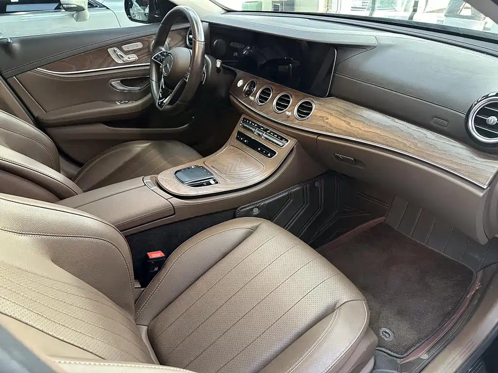 Mercedes-Benz E-Class — фото 11