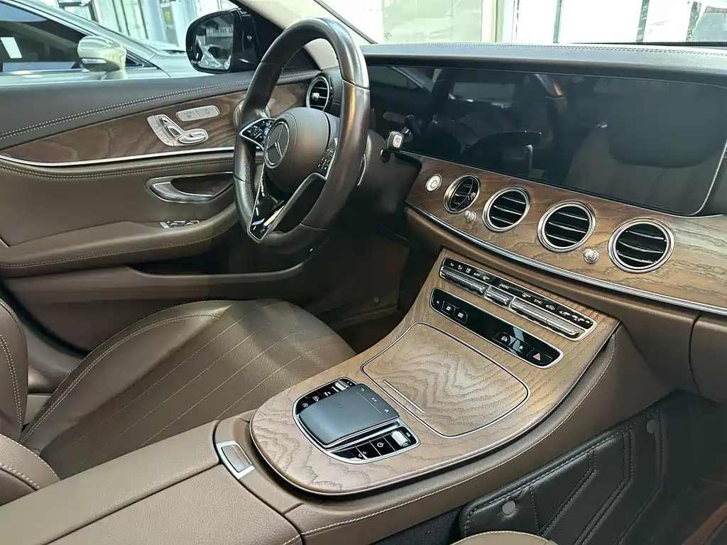 Mercedes-Benz E-Class — фото 12
