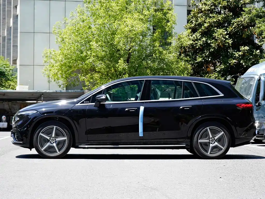 Mercedes-Benz EQS SUV — фото 3