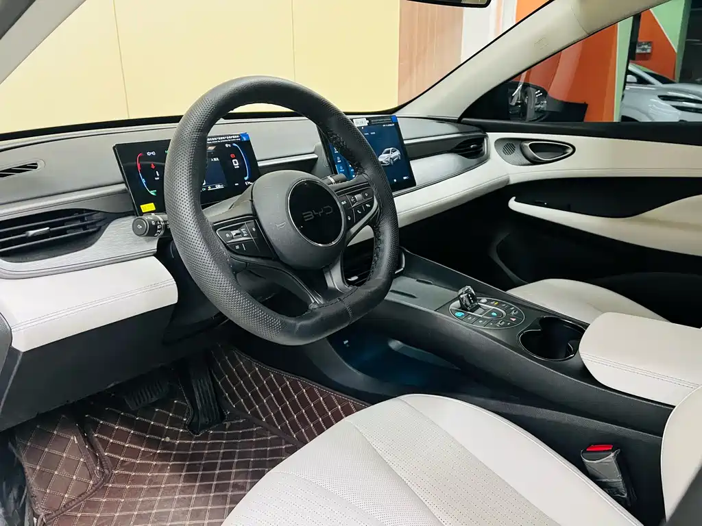 BYD Seal 05 DM-i — фото 11