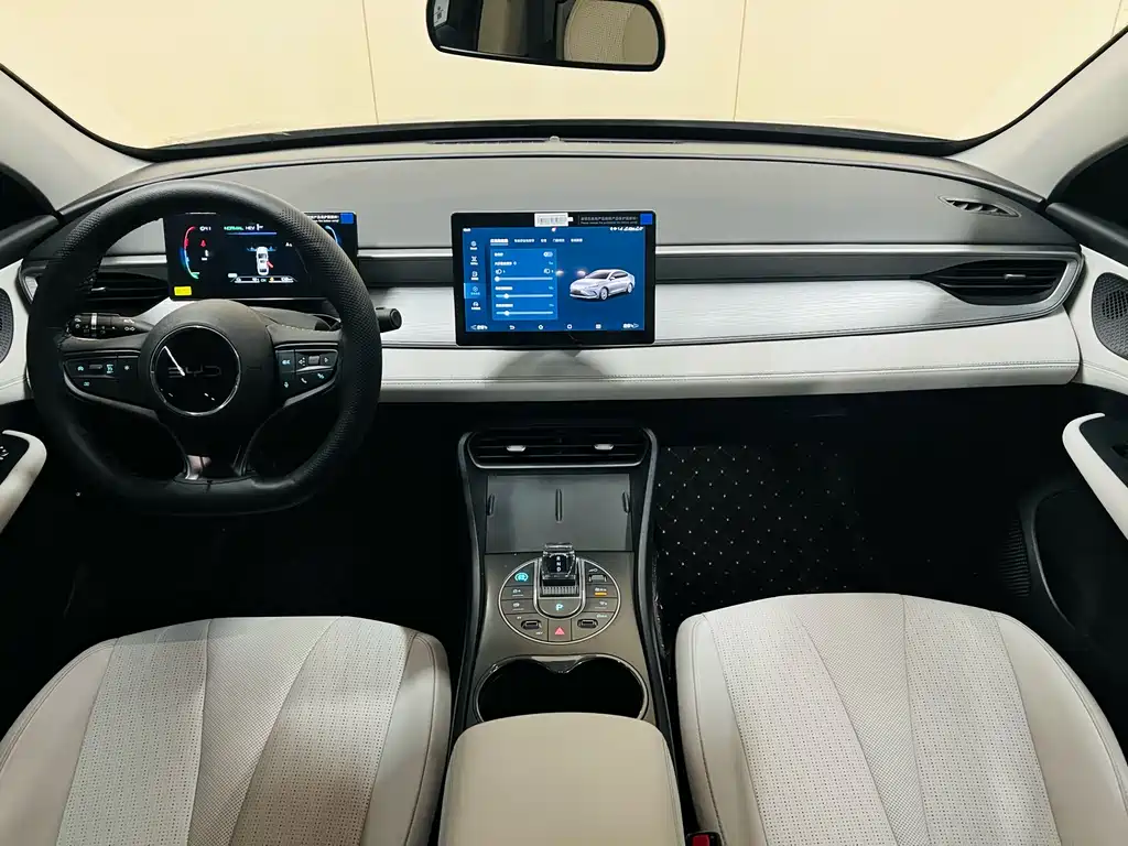 BYD Seal 05 DM-i — фото 15