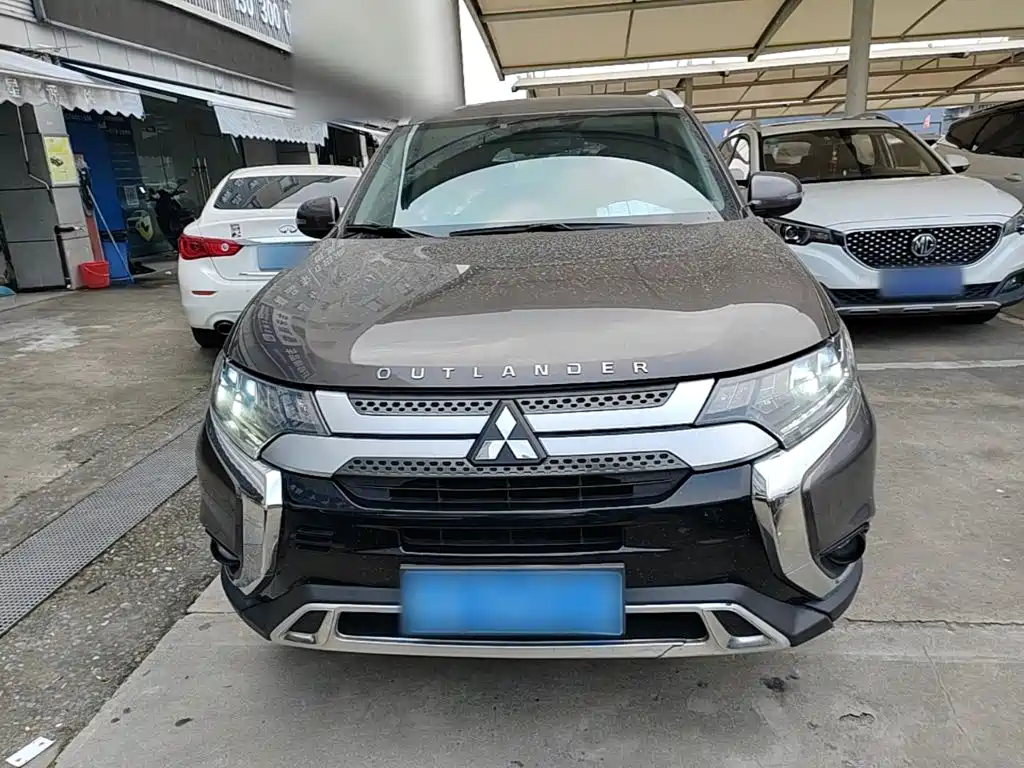 Mitsubishi Outlander — фото 2