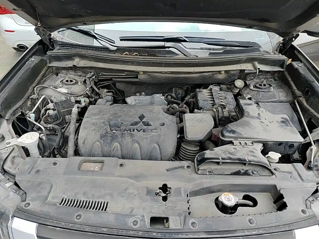 Mitsubishi Outlander — фото 19