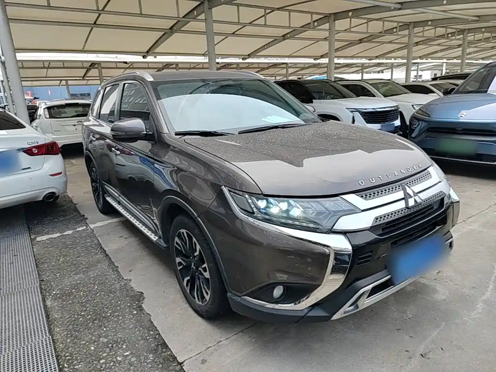 Mitsubishi Outlander — фото 3