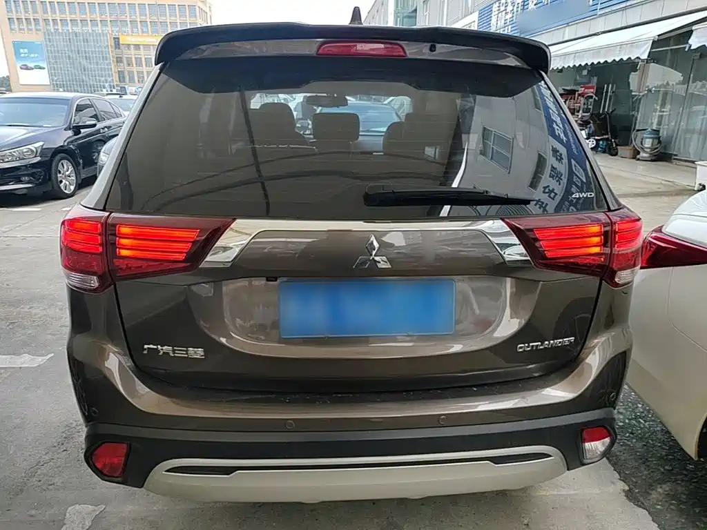 Mitsubishi Outlander — фото 5