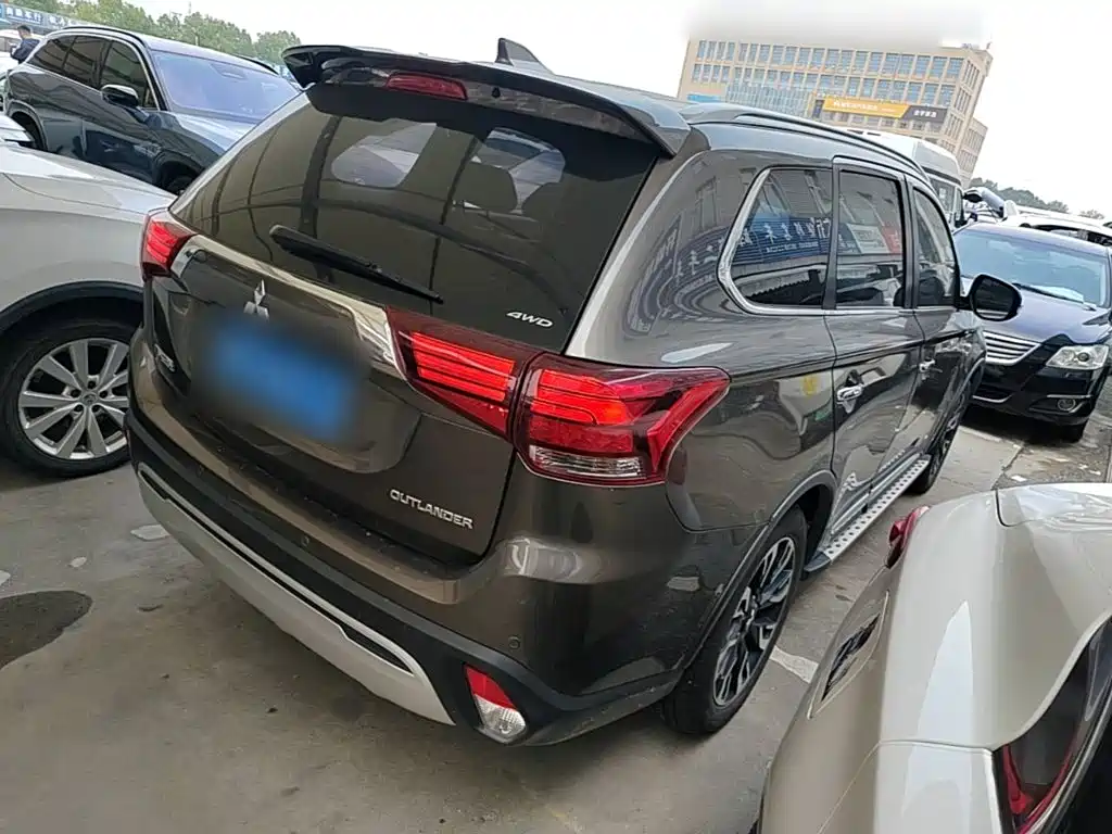 Mitsubishi Outlander — фото 6