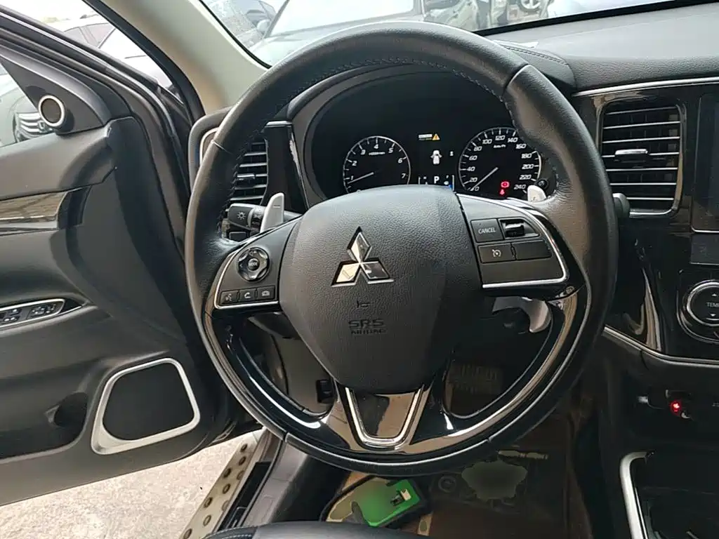 Mitsubishi Outlander — фото 10