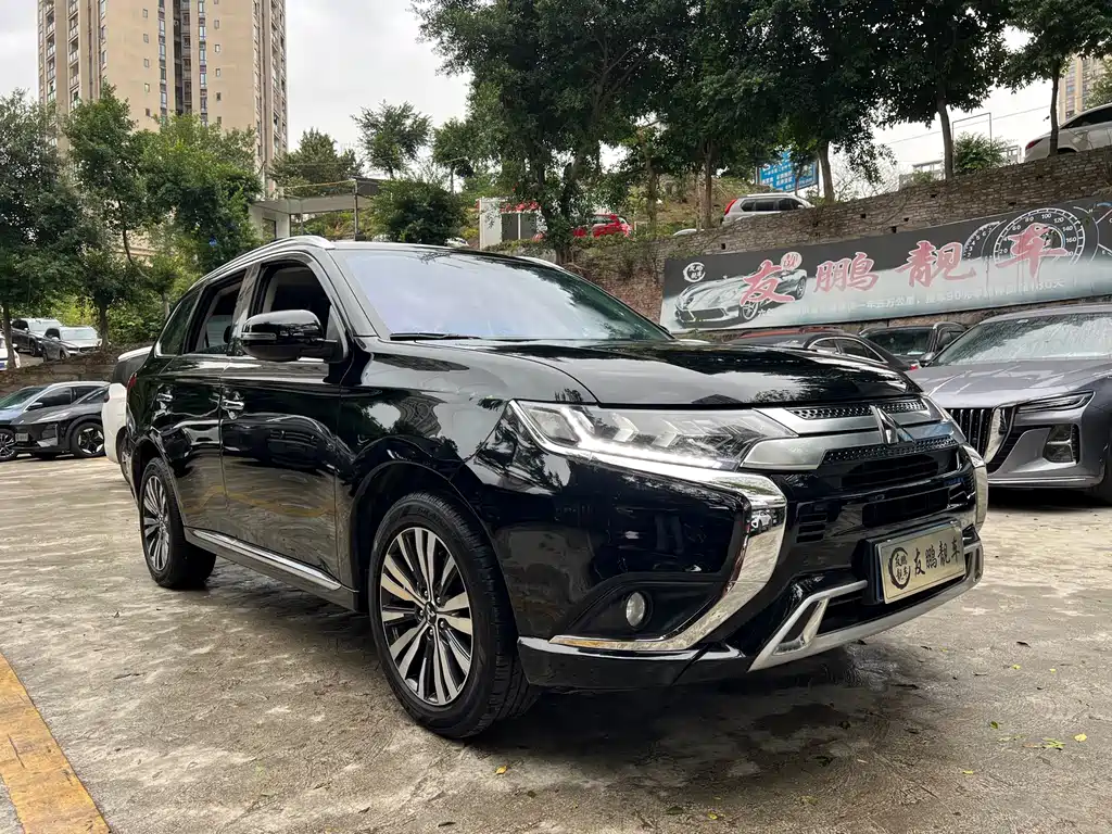 Mitsubishi Outlander — фото 3