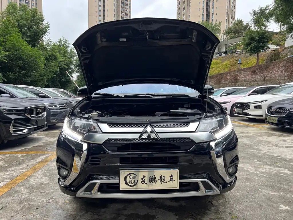 Mitsubishi Outlander — фото 4