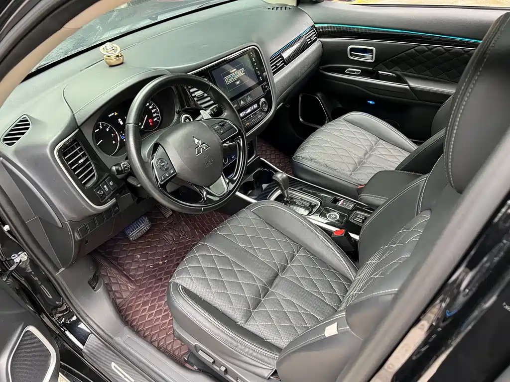 Mitsubishi Outlander — фото 9