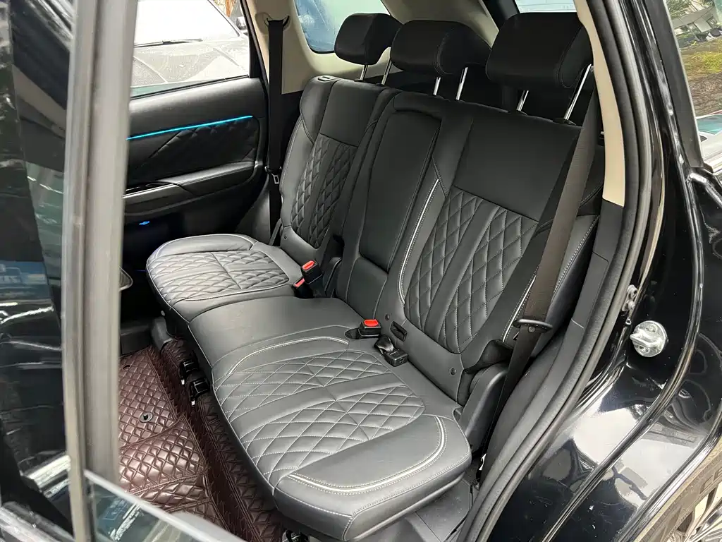 Mitsubishi Outlander — фото 10