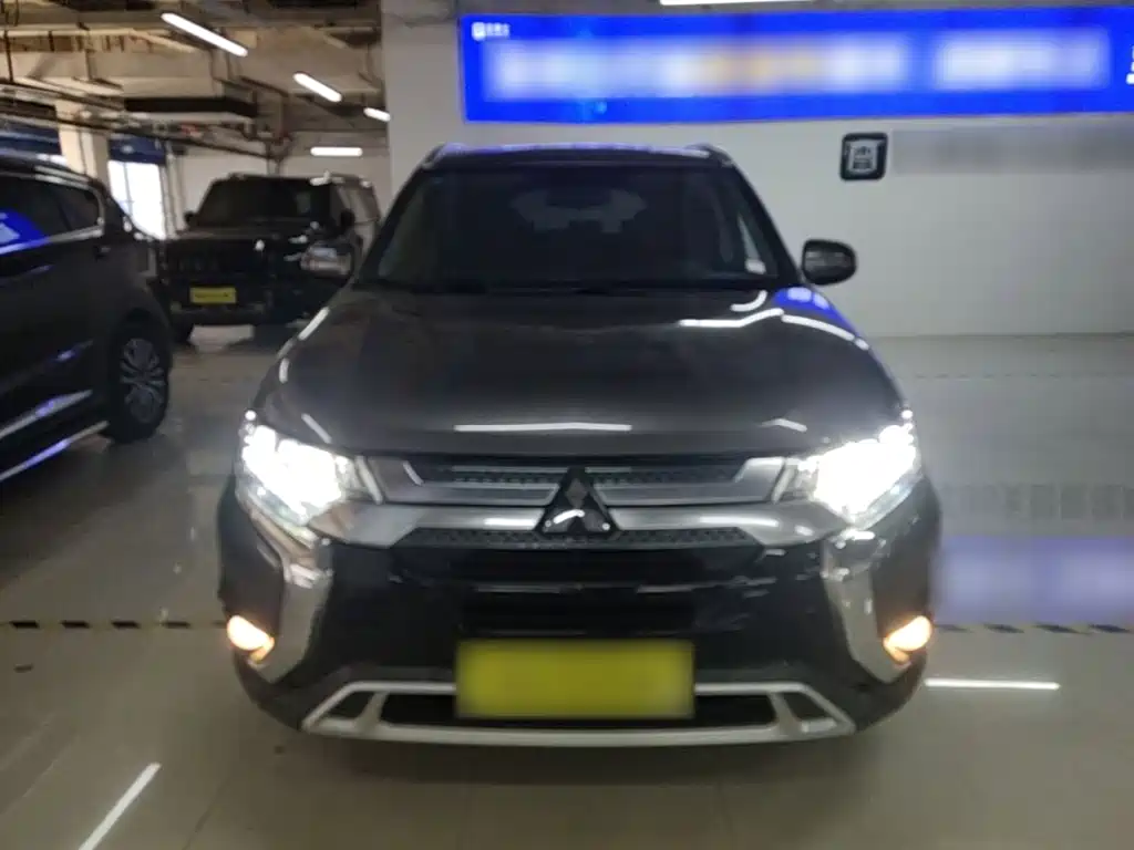 Mitsubishi Outlander — фото 2