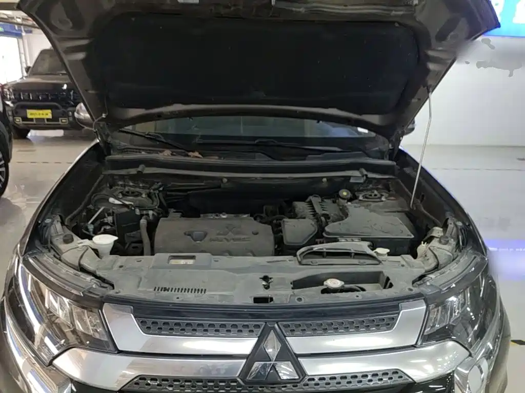 Mitsubishi Outlander — фото 19