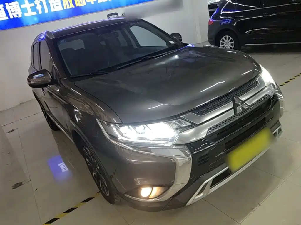 Mitsubishi Outlander — фото 3